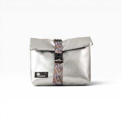 Rolltop Tati Umhängetasche aus recycelter LKW-Plane