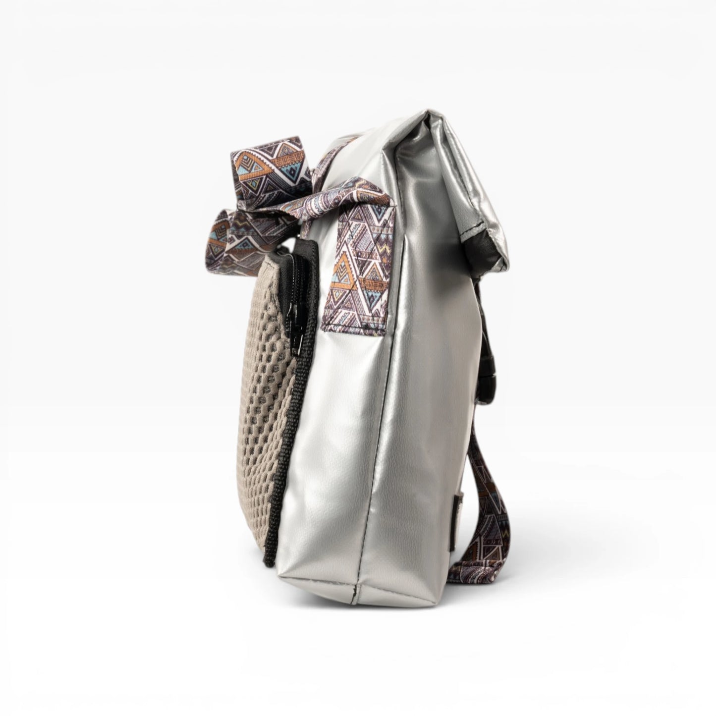Rolltop Tati Umhängetasche aus recycelter LKW-Plane