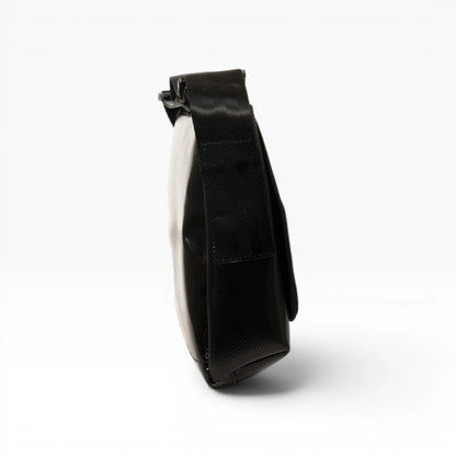 Laptop Tasche aus recycelter LKW-Plane | 13–14 Zoll | Handgemacht | Umhängetasche Unisex