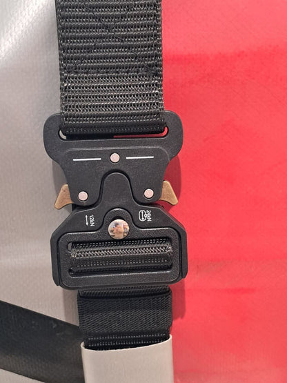 Handgemachter Rolltop Rucksack aus recycelter LKW-Plane