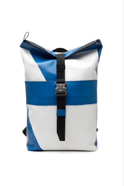 Handgemachter Rolltop Rucksack aus recycelter LKW-Plane