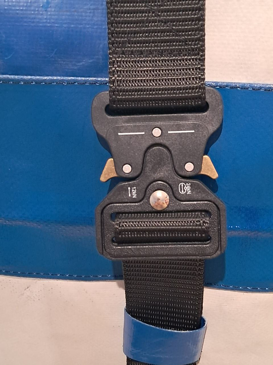 Handgemachter Rolltop Rucksack aus recycelter LKW-Plane