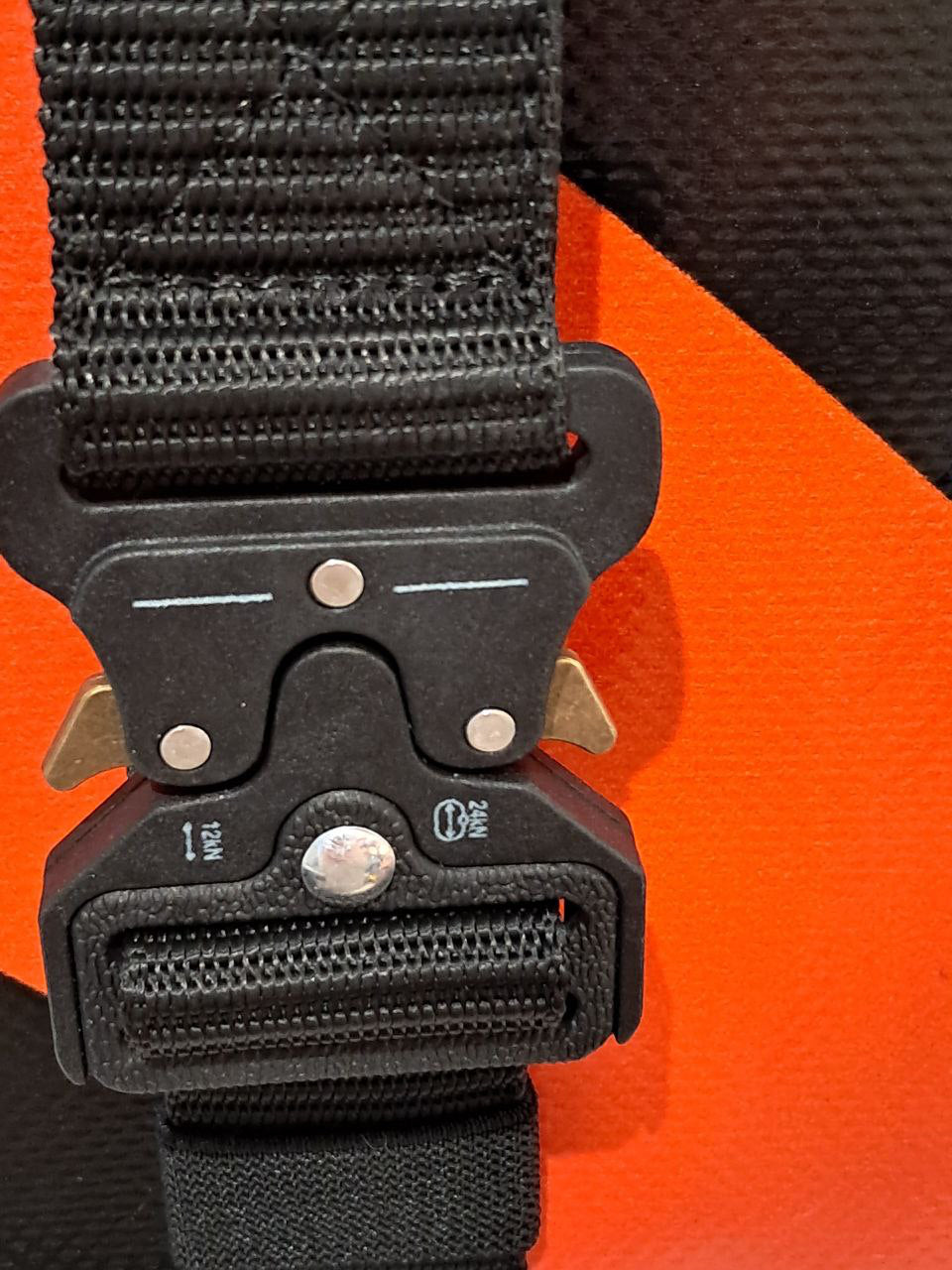 Handgemachter Rolltop Rucksack aus recycelter LKW-Plane