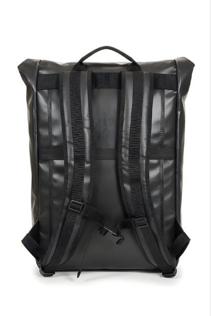 Handgemachter Rolltop Rucksack aus recycelter LKW-Plane