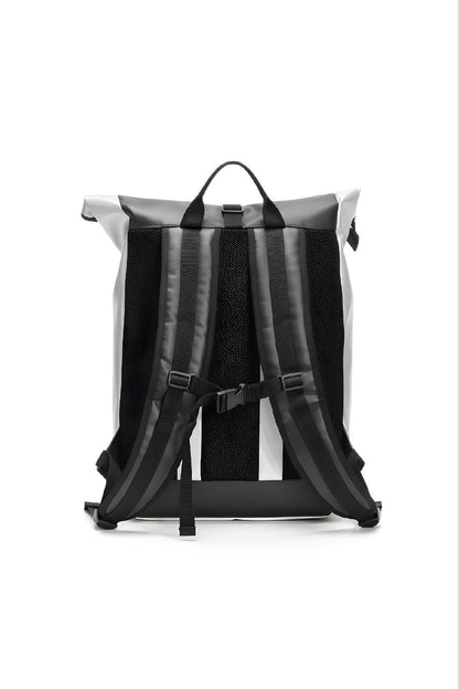 Handgemachter Rolltop Rucksack aus recycelter LKW-Plane