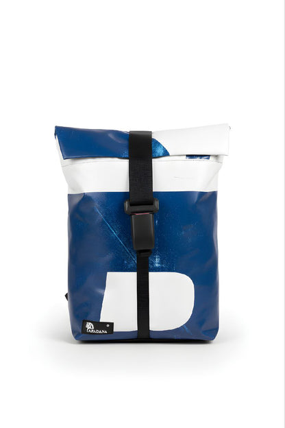 Handgemachter Rolltop Rucksack aus recycelter LKW-Plane