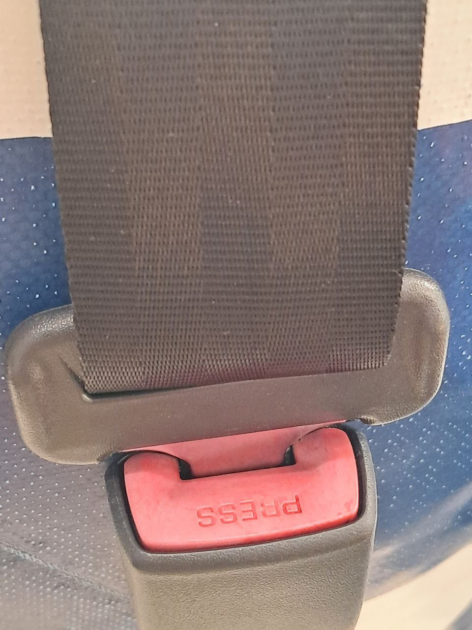 Handgemachter Rolltop Rucksack aus recycelter LKW-Plane