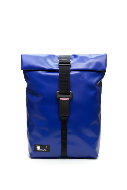 Handgemachter Rolltop Rucksack aus recycelter LKW-Plane