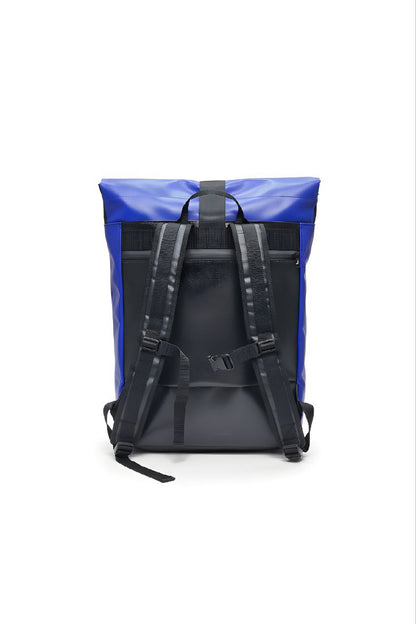 Handgemachter Rolltop Rucksack aus recycelter LKW-Plane