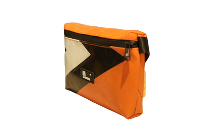 4-Ekig Bauchtasche aus recycelter LKW-Plane | Unisex | Crossbody tragbar | Handgemacht