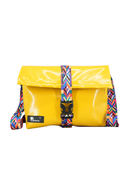 Rolltop Tati Umhängetasche aus recycelter LKW-Plane – Leo Design