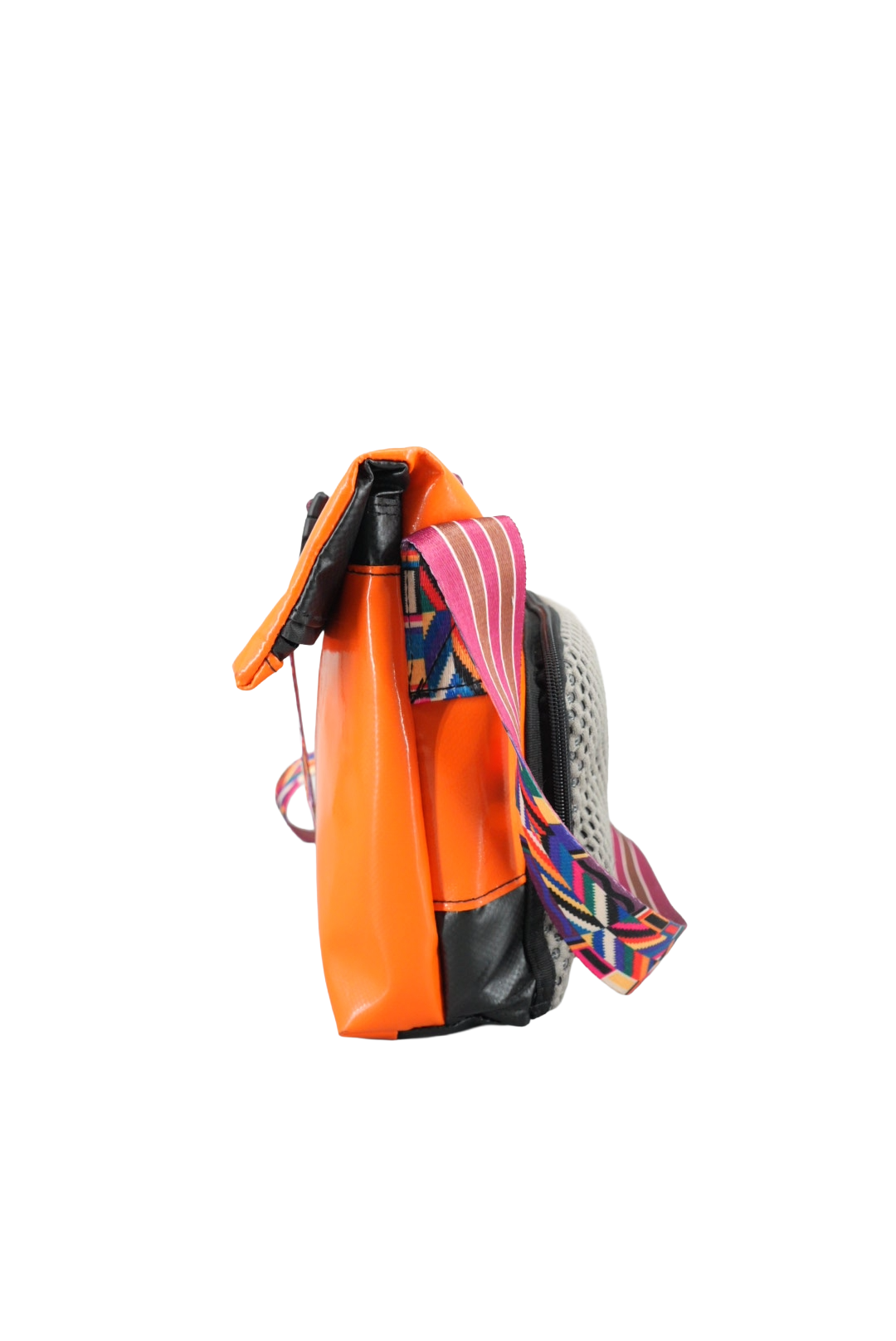 Rolltop Tati Umhängetasche aus recycelter LKW-Plane – Leo Design