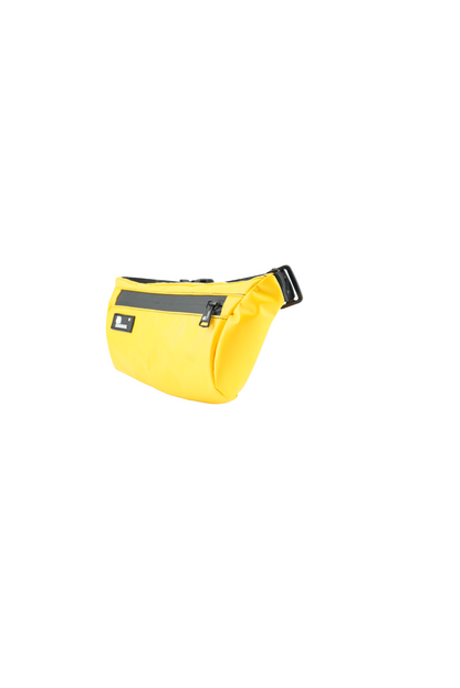 Handgemachte Bauchtasche aus recycelter LKW-Plane – Unikat & wasserabweisend