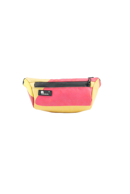 Handgemachte Bauchtasche aus recycelter LKW-Plane – Unikat & wasserabweisend