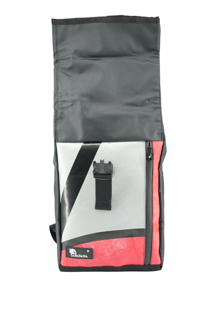 Rolltop Rucksack aus recycelter LKW-Plane | Wasserdicht | Laptopfach | Handgemacht | Unisex