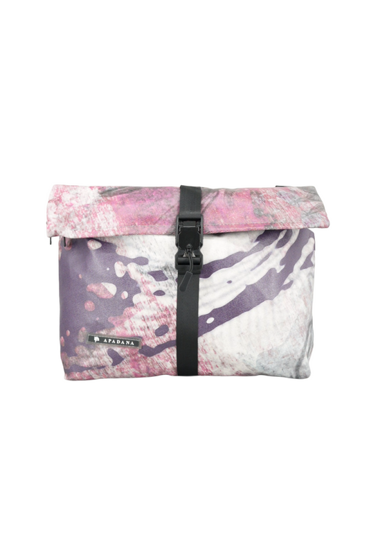 Rolltop Tati Umhängetasche aus recycelter LKW-Plane – Leo Design