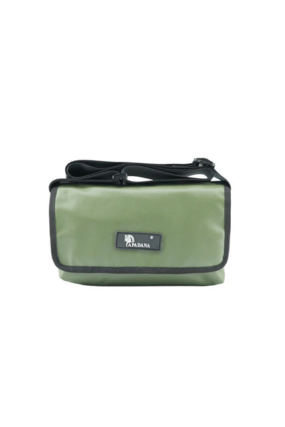 Upcycling Bauchtasche aus LKW-Plane – Unisex Crossbody Bag – 3 Fächer