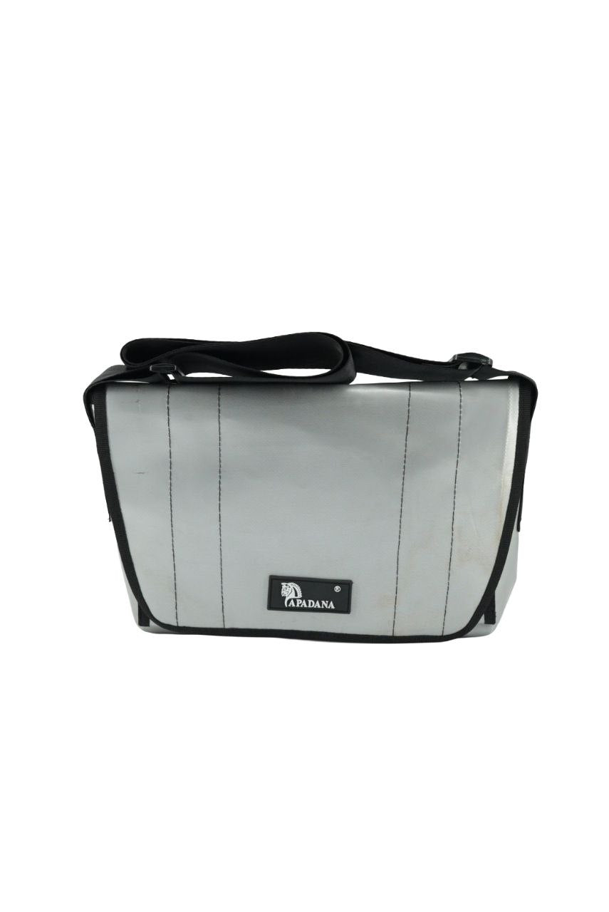 Laptop Tasche aus recycelter LKW-Plane | 13–14 Zoll | Handgemacht | Umhängetasche Unisex