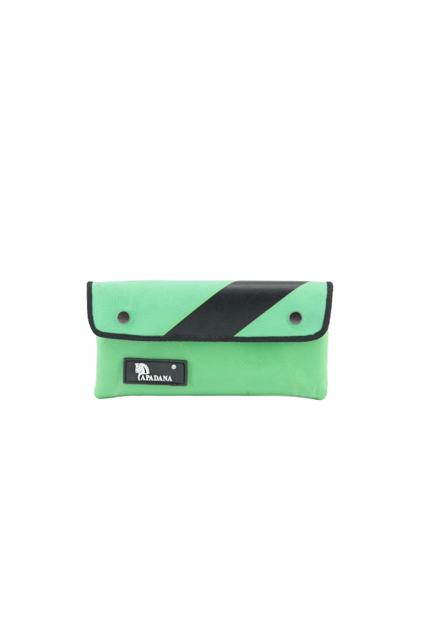 Portemonnaie aus recycelter LKW-Plane | Mit Reißverschlussfach | Unisex | Handgemacht | Auch als Tabaktasche nutzbar