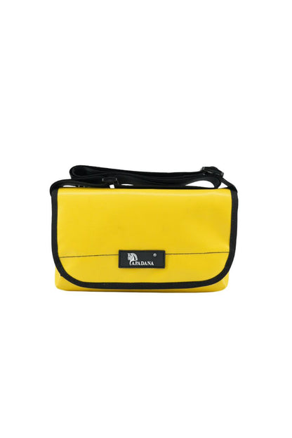 Upcycling Bauchtasche aus LKW-Plane – Unisex Crossbody Bag – 3 Fächer