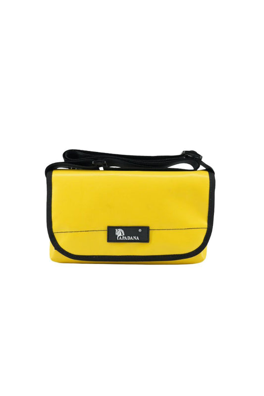 Upcycling Bauchtasche aus LKW-Plane – Unisex Crossbody Bag – 3 Fächer