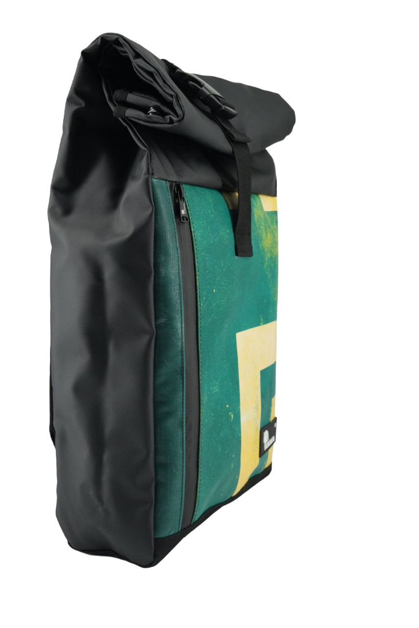 Rolltop Rucksack aus recycelter LKW-Plane | Wasserdicht | Laptopfach | Handgemacht | Unisex
