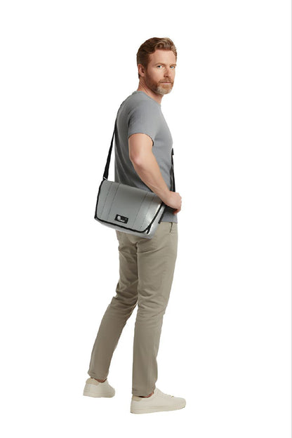Laptop Tasche aus recycelter LKW-Plane | 13–14 Zoll | Handgemacht | Umhängetasche Unisex