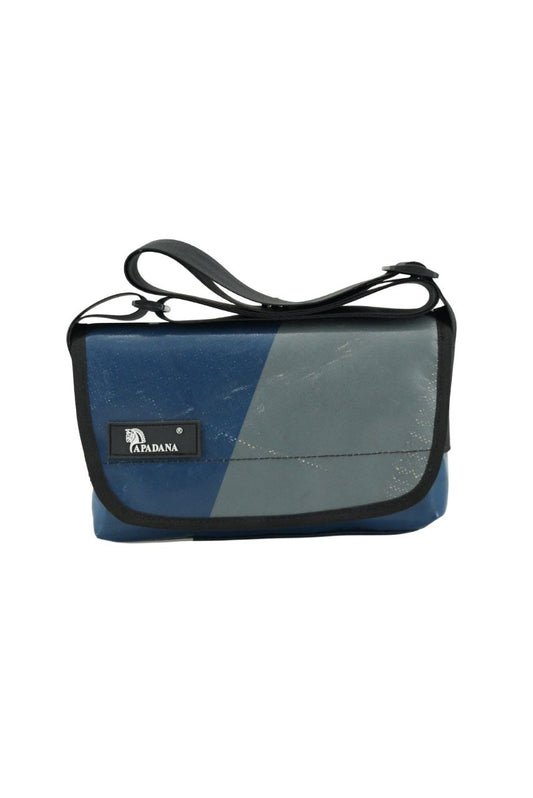 Umhängetasche aus recycelter LKW-Plane | Handgemacht | Unisex | Upcycling Schultertasche