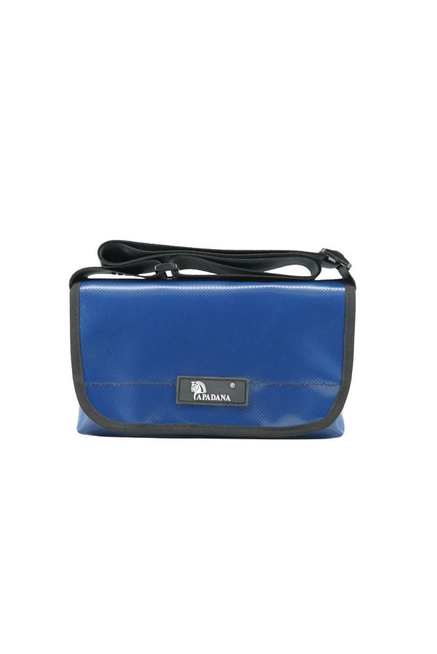 Upcycling Bauchtasche aus LKW-Plane – Unisex Crossbody Bag – 3 Fächer