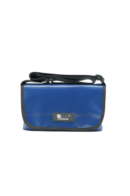 Upcycling Bauchtasche aus LKW-Plane – Unisex Crossbody Bag – 3 Fächer