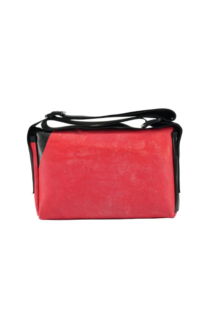Umhängetasche aus recycelter LKW-Plane | Handgemacht | Unisex | Upcycling Schultertasche