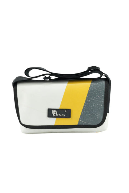 Umhängetasche aus recycelter LKW-Plane | Handgemacht | Unisex | Upcycling Schultertasche