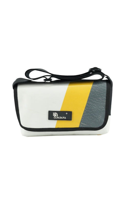 Umhängetasche aus recycelter LKW-Plane | Handgemacht | Unisex | Upcycling Schultertasche