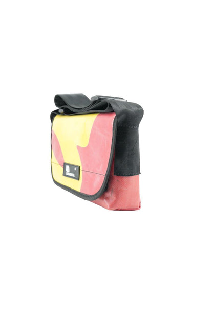 Umhängetasche aus recycelter LKW-Plane | Handgemacht | Unisex | Upcycling Schultertasche