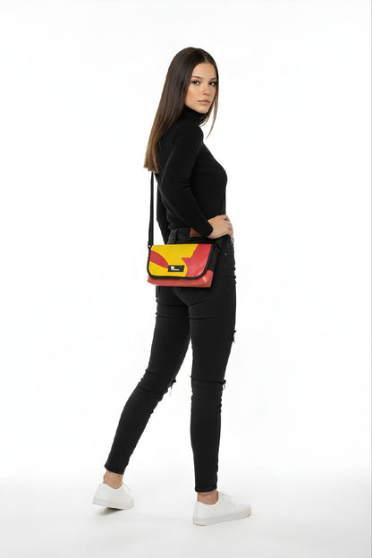 Umhängetasche aus recycelter LKW-Plane | Handgemacht | Unisex | Upcycling Schultertasche