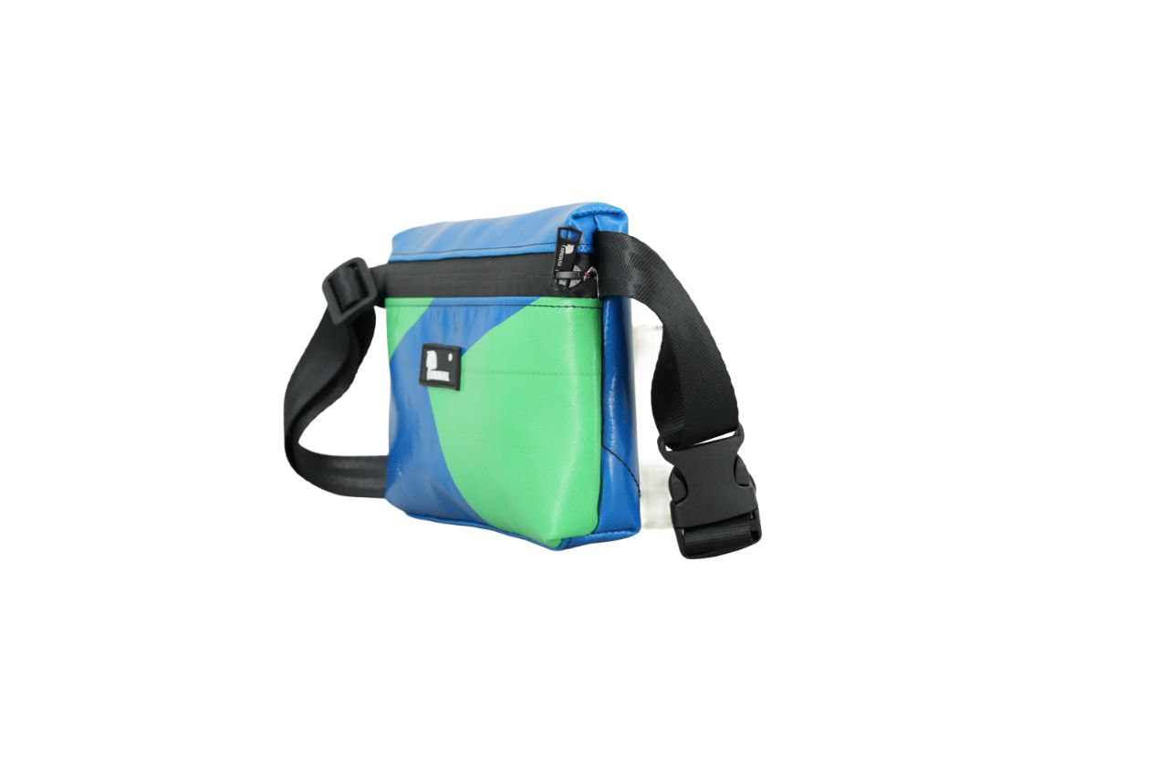 4-Ekig Bauchtasche aus recycelter LKW-Plane | Unisex | Crossbody tragbar | Handgemacht