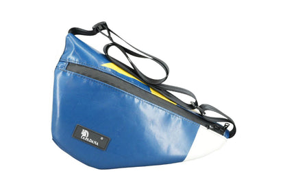 XL Umhängetasche aus recycelter LKW-Plane – 36×20×14 cm – Unisex Crossbody – Handgemacht