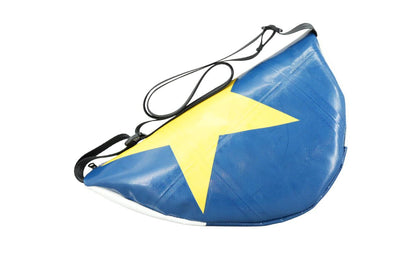 XL Umhängetasche aus recycelter LKW-Plane – 36×20×14 cm – Unisex Crossbody – Handgemacht