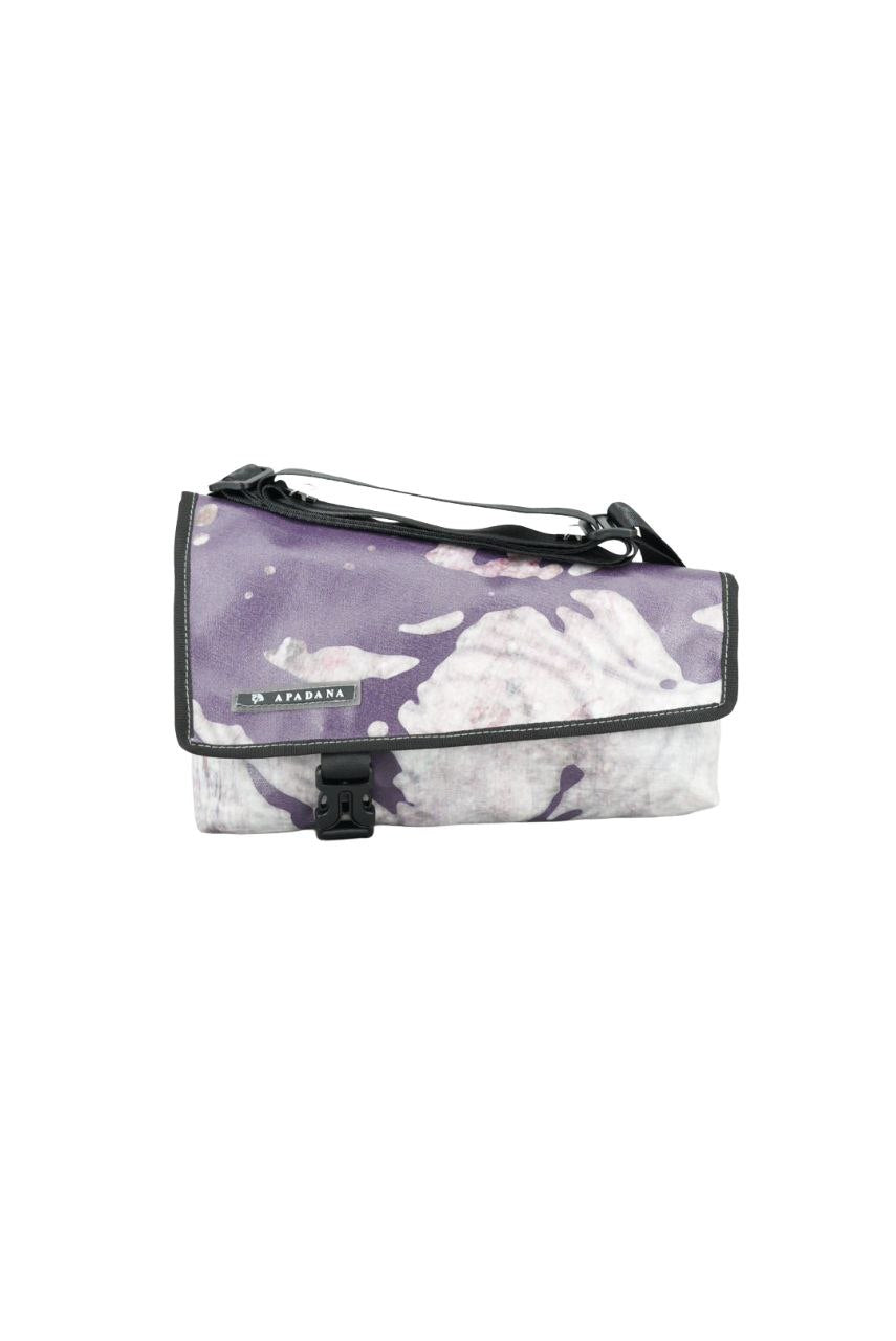 Unikat Umhängetasche aus recycelter LKW-Plane – 27×20×15×3 cm – Limitierte Einzelstück