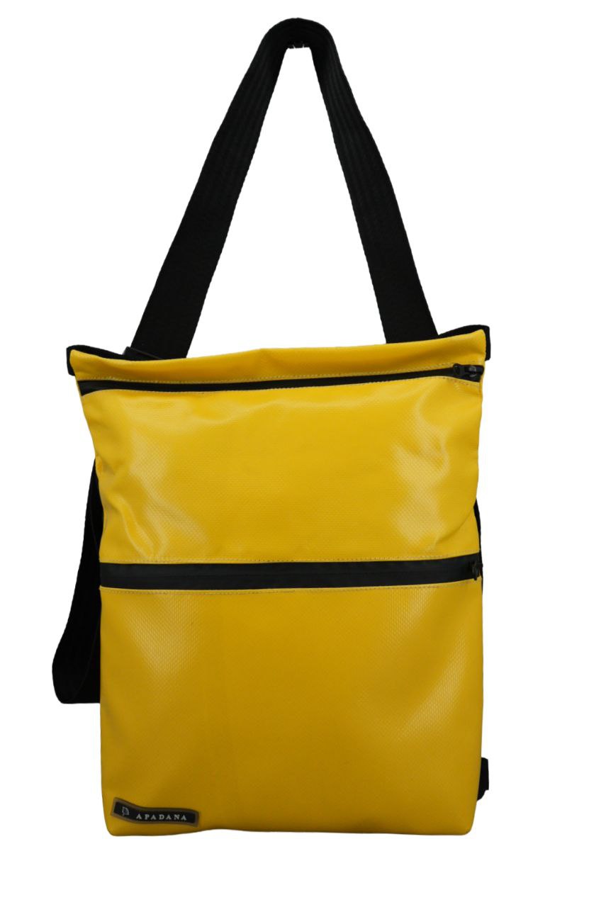 Rolltop Umhängetasche aus recycelter LKW-Plane