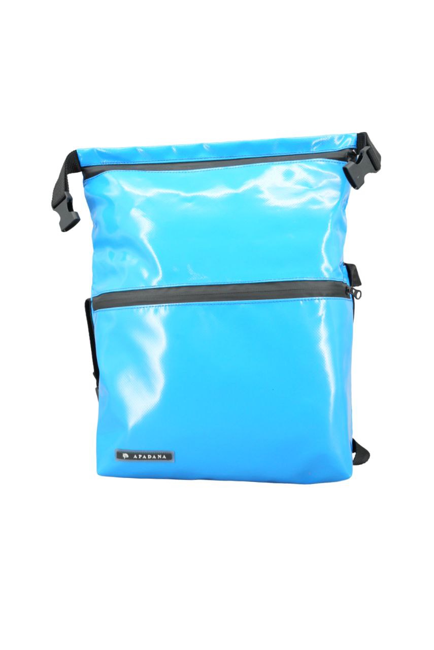 Rolltop Umhängetasche aus recycelter LKW-Plane