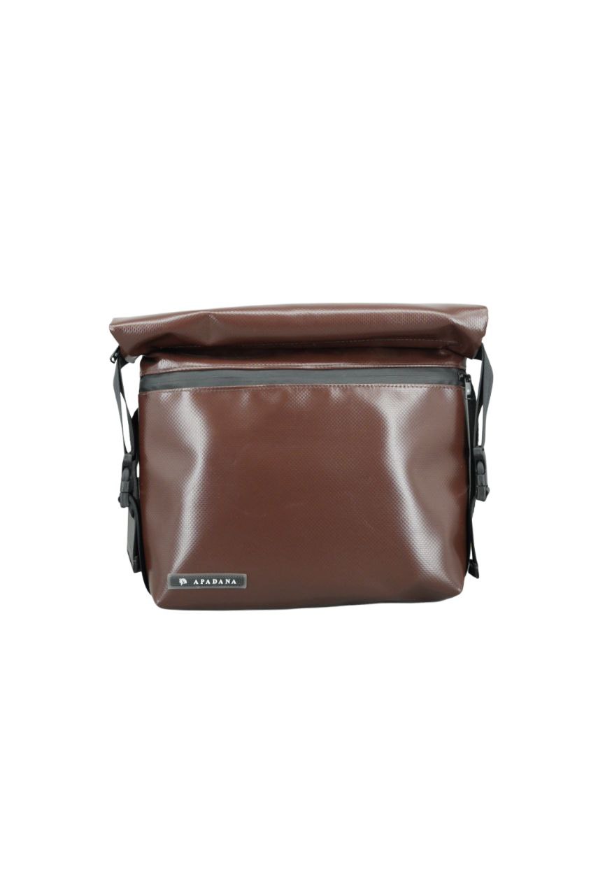 Rolltop Umhängetasche aus recycelter LKW-Plane