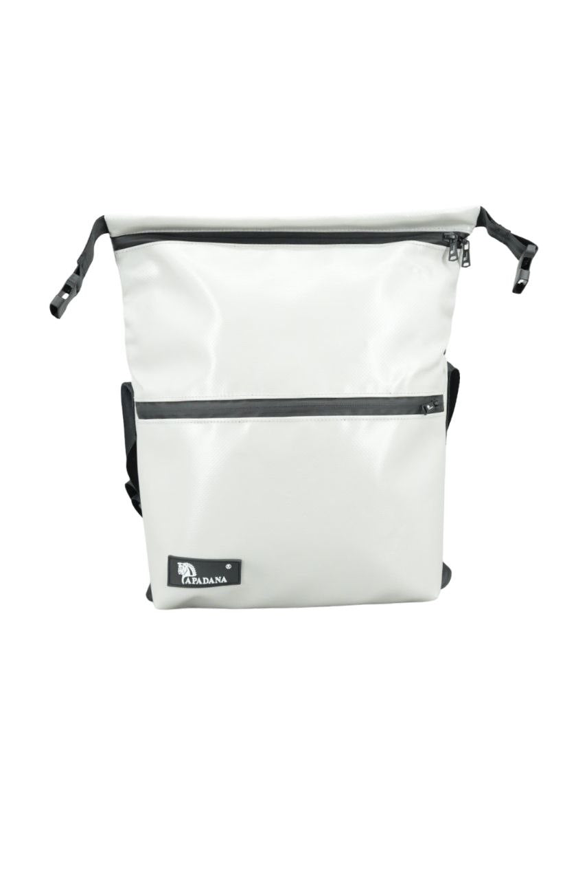 Rolltop Umhängetasche aus recycelter LKW-Plane