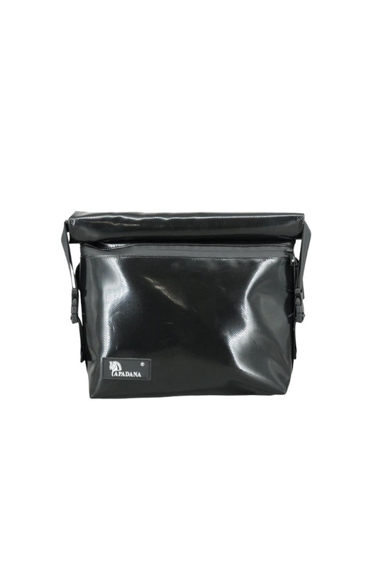 Rolltop Umhängetasche aus recycelter LKW-Plane