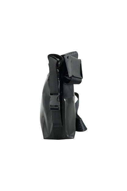 Rolltop Umhängetasche aus recycelter LKW-Plane