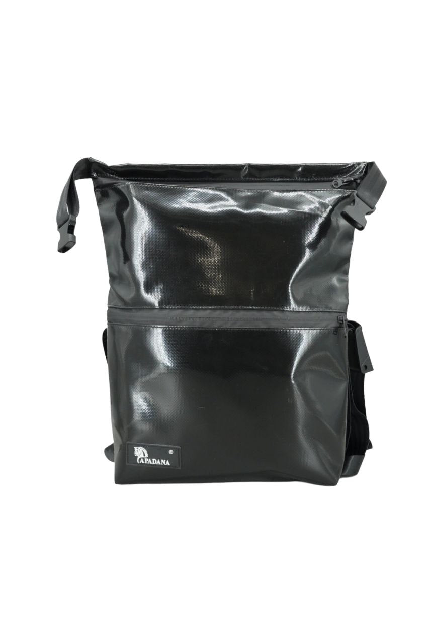 Rolltop Umhängetasche aus recycelter LKW-Plane