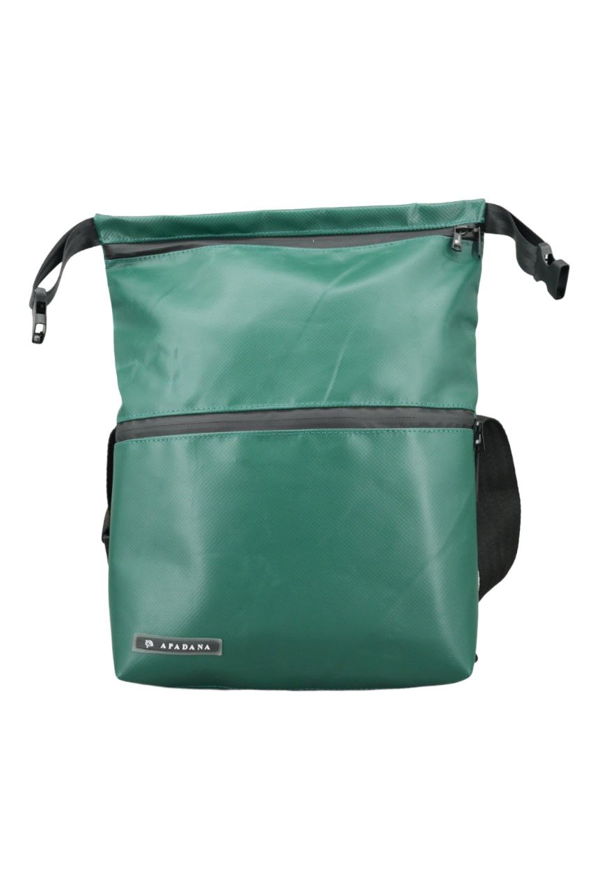 Rolltop Umhängetasche aus recycelter LKW-Plane