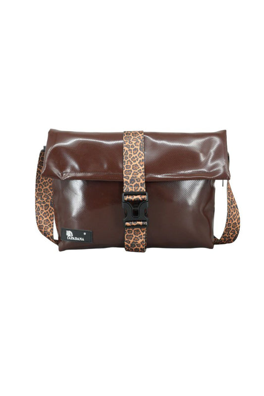 Rolltop Tati Umhängetasche aus recycelter LKW-Plane – Leo Design