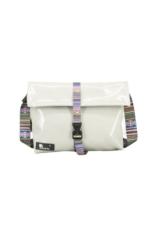 Rolltop Tati Umhängetasche aus recycelter LKW-Plane – Leo Design