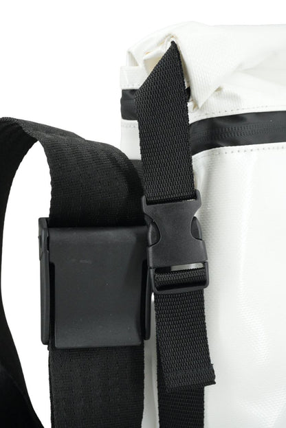 Rolltop Umhängetasche aus recycelter LKW-Plane